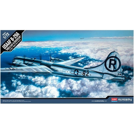 ACADEMY: BOEING B-29A ENOLA GAY escala 1:72