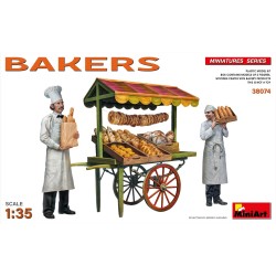 MINIART : BAKERS - PANADEROS  escala 1:35
