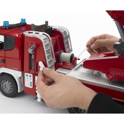 BRUDER : CAMION DE BOMBEROS SCANIA   Tamaño: 59 x 20 x 26,5 cm