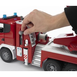 BRUDER : CAMION DE BOMBEROS SCANIA   Tamaño: 59 x 20 x 26,5 cm