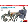 MINIART : GERMAN SOLDIERS FUEL DRUMS  escala 1:35