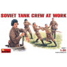 MINI ART : SOVIET TANK CREW AT WORK  escala 1:35